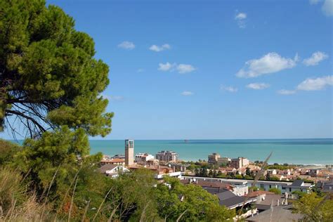 immagini contrffattori marchio prada porto sant elpidio